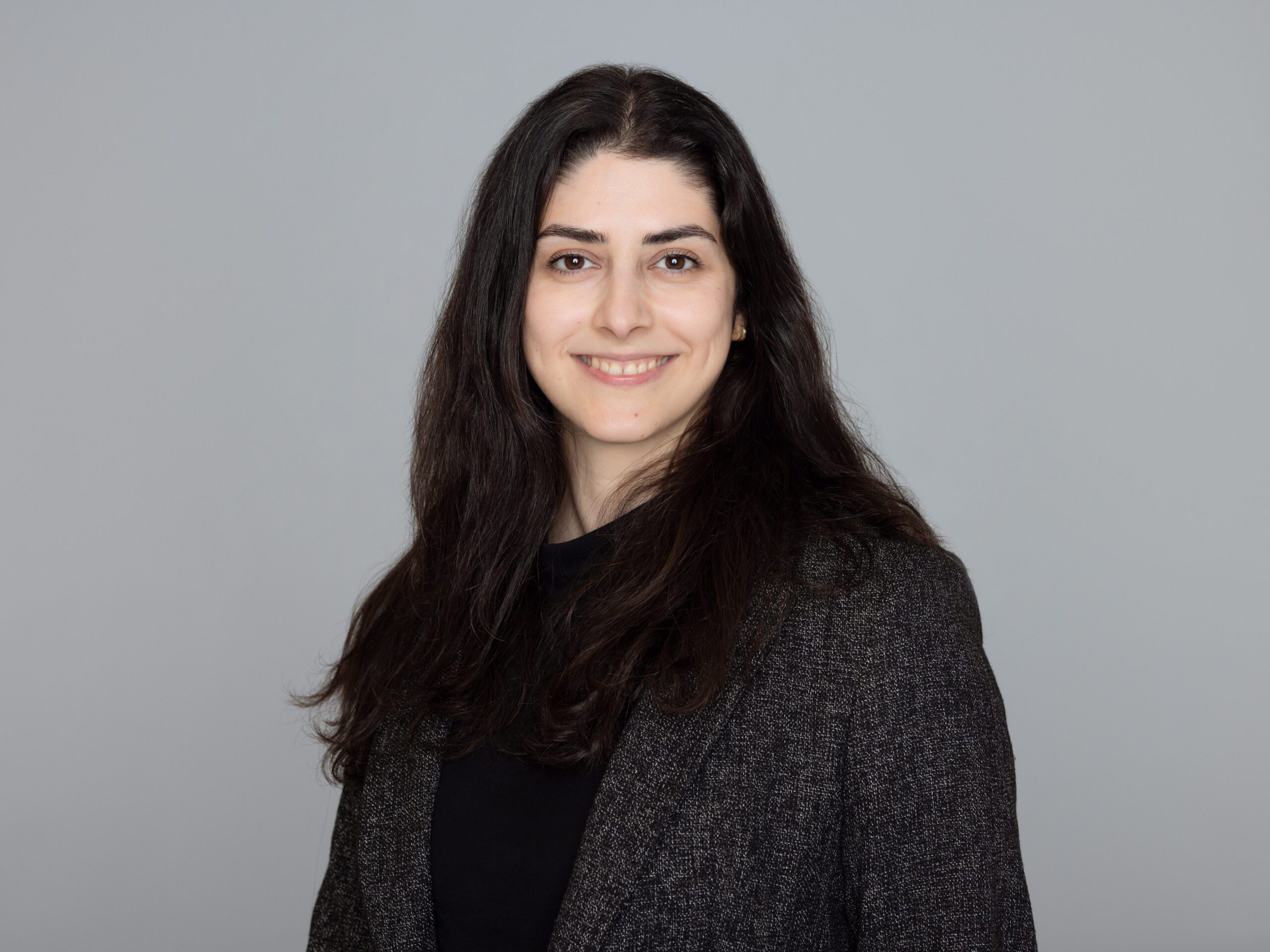 Mona Alavi image